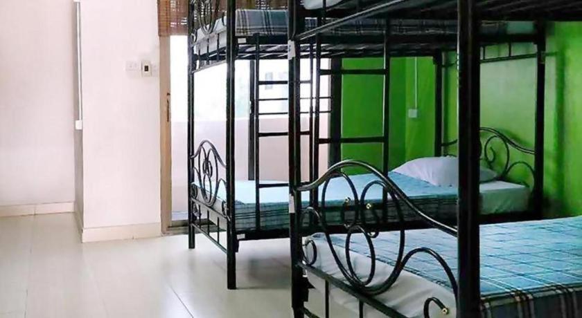 The Twins Hostel Bangkok Exterior foto