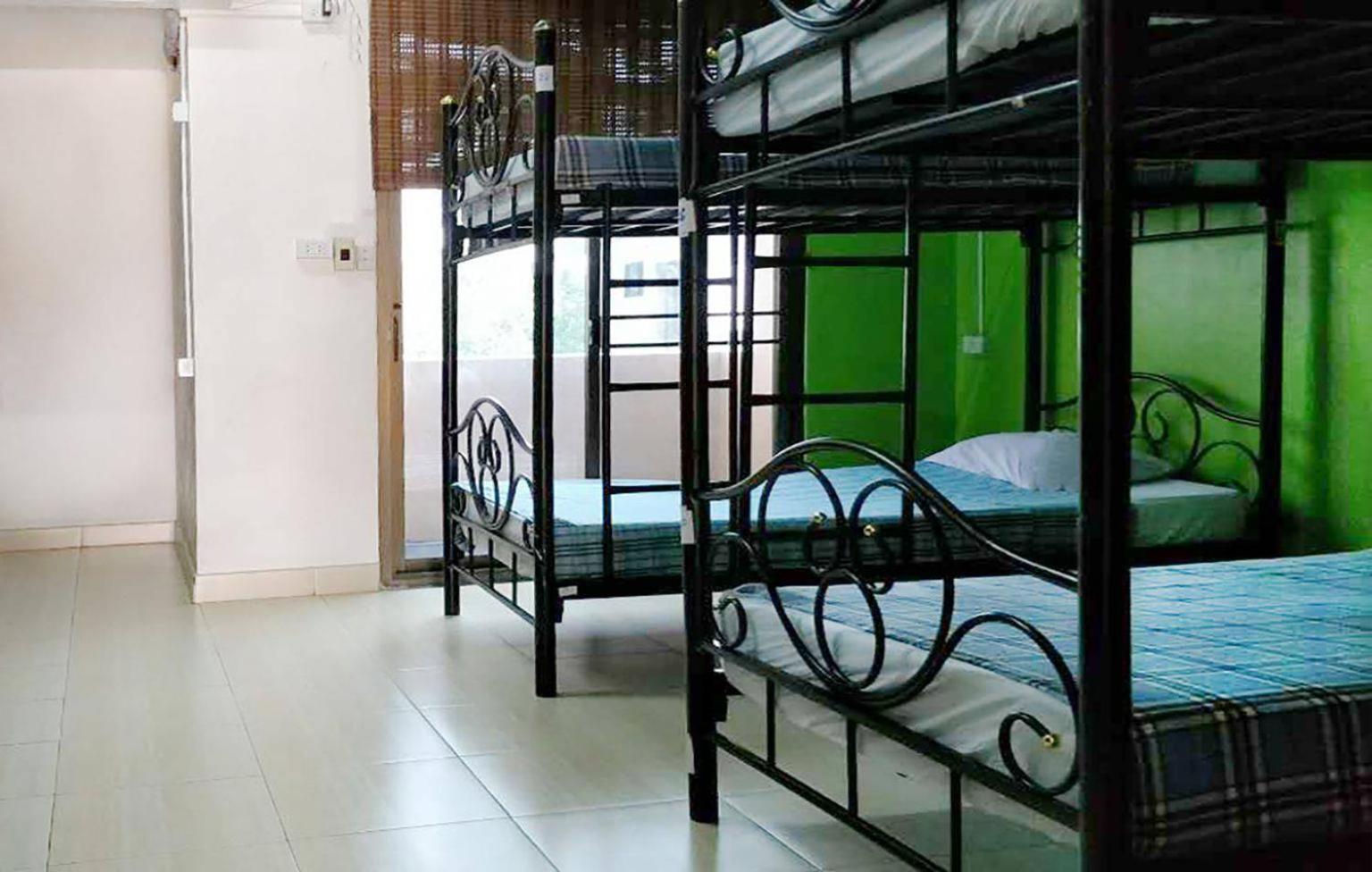 The Twins Hostel Bangkok Exterior foto